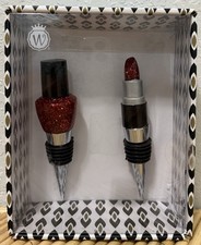 Botella de esmalte de uñas rojo Wild Eye Designs y tubo de lápiz labial tapones para botellas de vino