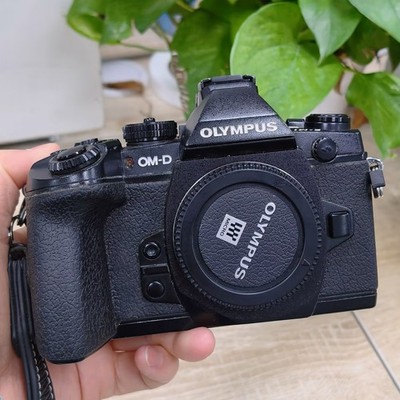 Olympus OM-D E-M1 Mirrorless Digital Camera 16.3MP Black Body Only -90% New