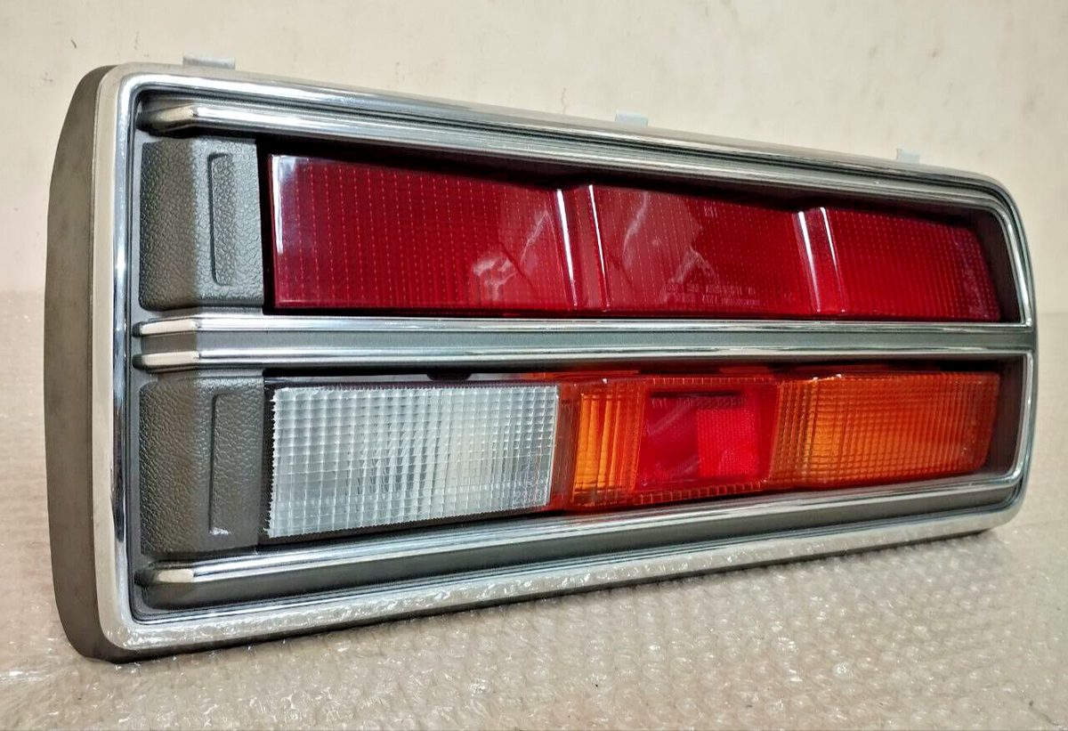 T*a様 Nissan MOUL RR LAMP 79860-A7100 2個セ $_57.PNG?set_id=880000500F