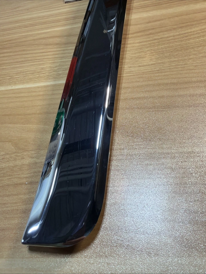 Moldura de acabamento - Lado traseiro do motorista (LH) - Mopar 5113731AB Dodge Durango 14-16 - Imagem 2 de 4