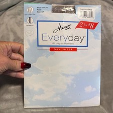 Hanes Everyday Day Sheer Pantyhose Nude EF Sandalfoot Non Control Top 00L80 NWT