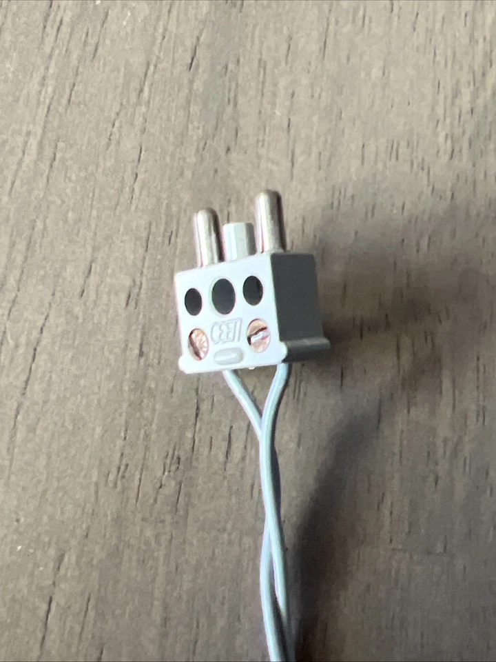 LEGO 766c23 fio elétrico 12V 4.5V dois conectores de 2 pinos 23 parafusos lote de 2 - Imagem 2 de 2