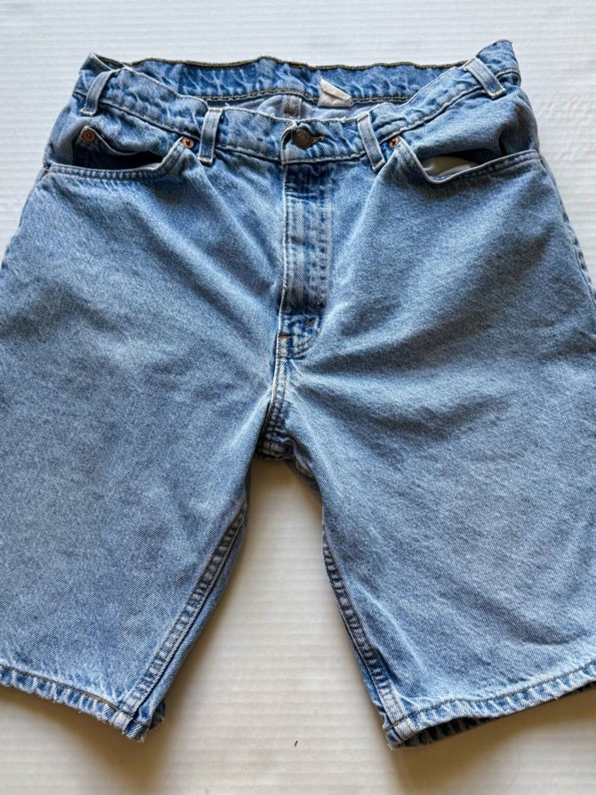 Vintage 1993 Levi’s 550 Denim Shorts 34 Light Wash Relaxed Fit USA Era
