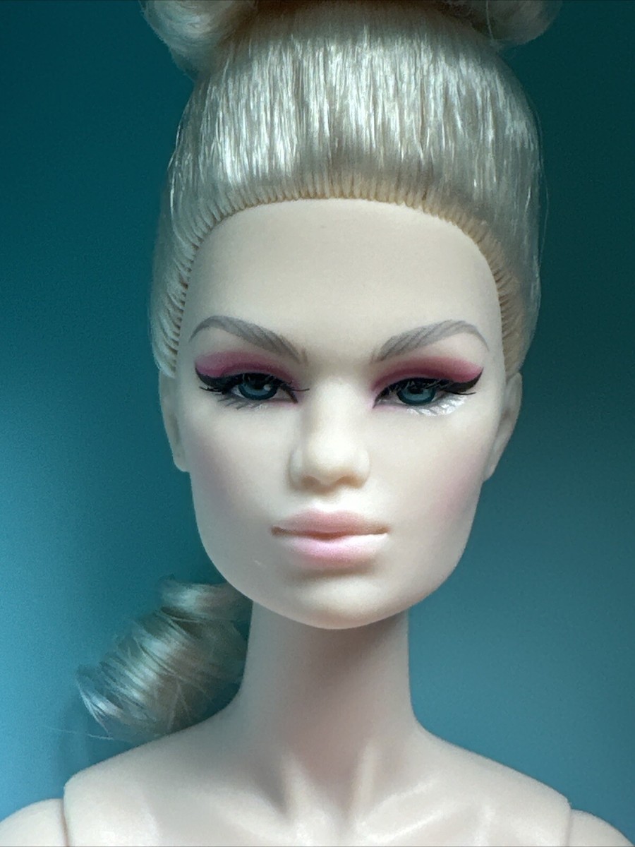 Integrity Toys 2019 Karolin 新品未使用 s-l1200.jpg