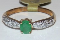 9ct Yellow Gold Oval Emerald & Diamond Single Stone Engagement Ring Size M 1/2 9ct Yellow Gold Oval Emerald & Diamond Single Stone Engagement Ring Size M 1/2
