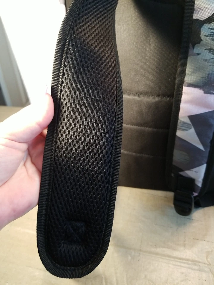 Mochila Puma púrpura/negro/gris camuflaje 18,5 pulgadas Foto 4 de 4