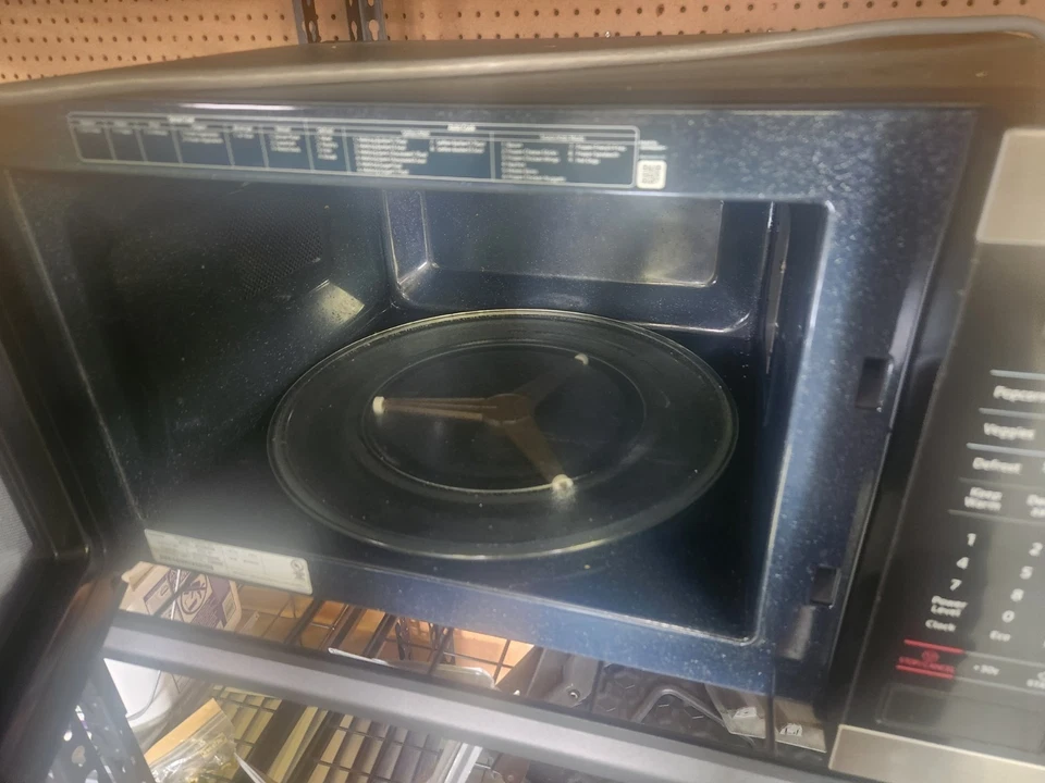 1,9 cu. Microondas de encimera de pies con sensor de cocción en acero inoxidable Foto 3 de 3