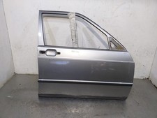 2017202605 t&uuml;r vorne rechts MERCEDES-BENZ 190 BM 201 demip9038539