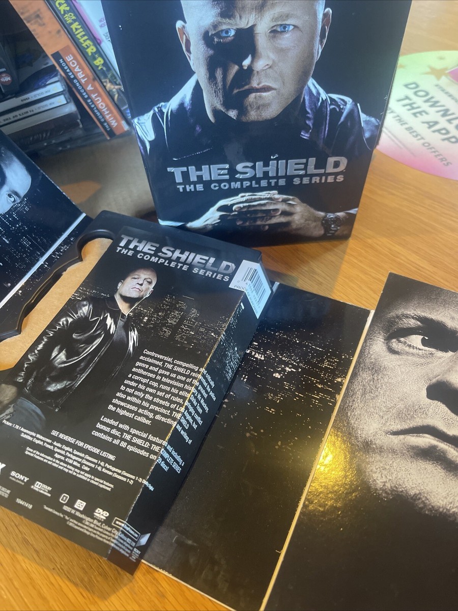 The Shield: The Complete TV Series 29-Disc DVD Set Michael Chiklis