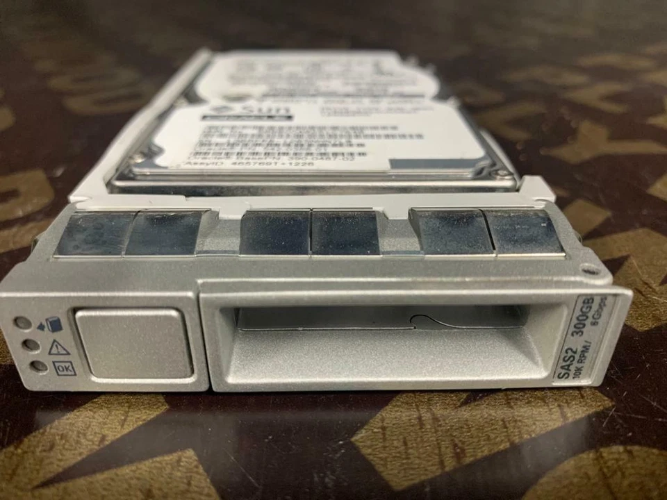 Hitachi 0B25651 300GB 10K 3G 2.5" SAS HDD Hard Drive w/Tray - Image 2 of 2