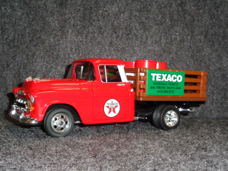 Fairfield Mint 1957 CHEVY STAKE BED TRUCK ROSEDALE TEXACO DEALER SPECCAST 1:24 - Image 2 of 4