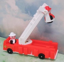 vintate FISHER PRICE little people 928 Station Fire engine truck Firemen ladder