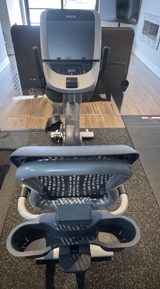 Bicicleta reclinada Precor RBK 815 con consola Experience -  Foto 2 de 4