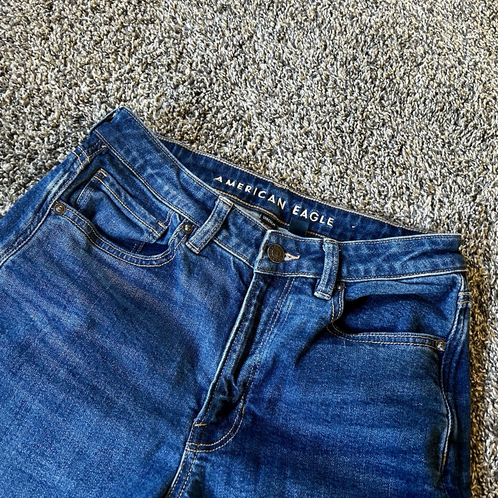 American Eagle Size 6 short mom jeans with some stretch