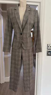 Zara basic trousers suit -never worn. jacket size euro 44 trousers euro 42