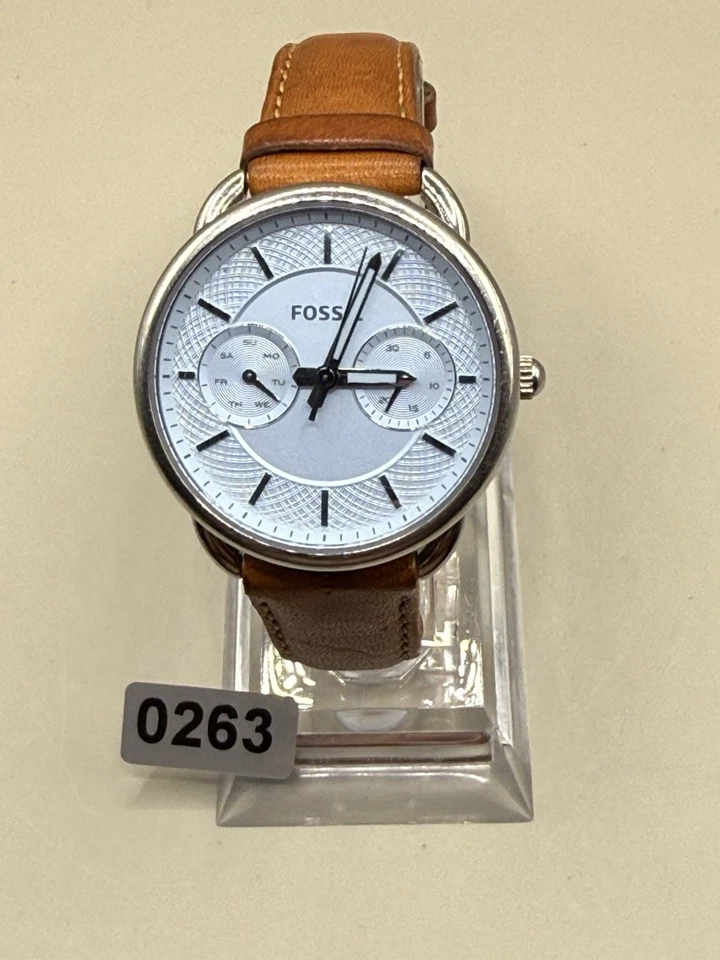 Reloj analógico de cuarzo de cuero genuino para mujer Fossil ES3976 día/fecha #263 Foto 2 de 4