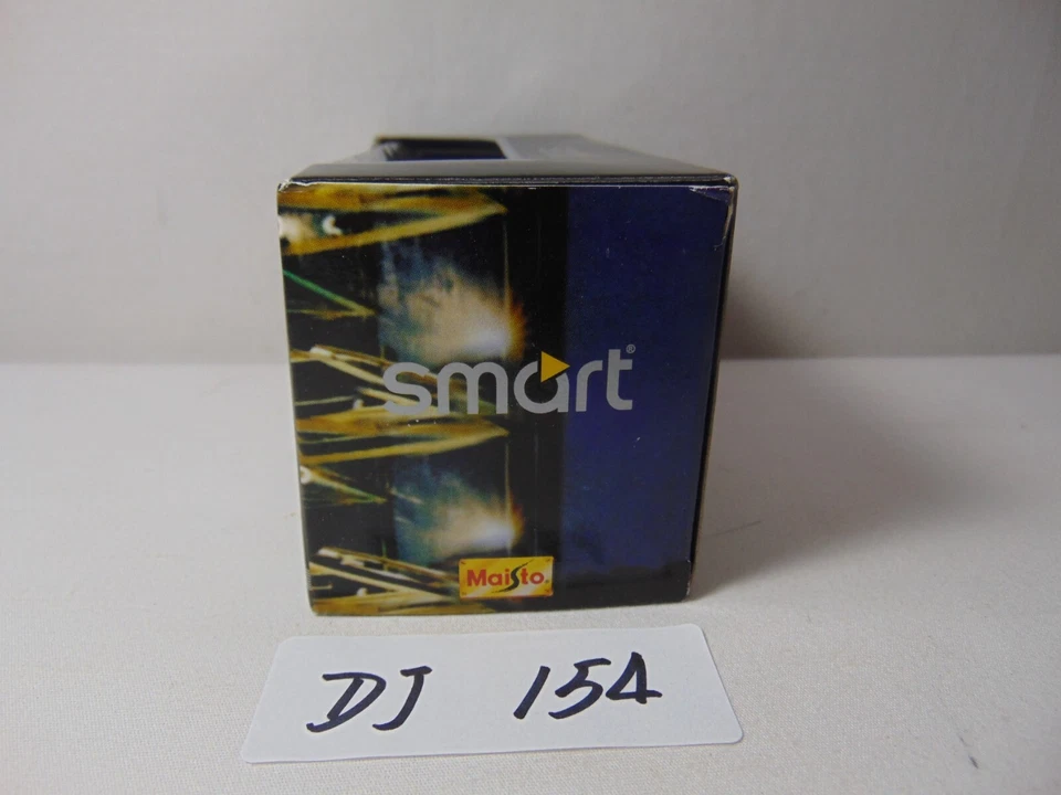 Maisto Smart Car Motorized 1:33 scale die cast model Off White & Gray With Box - Image 2 of 4