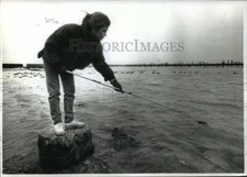 1992 Press Photo Heather Allen Takes A Water Sample  Lake Michigan - mja42886