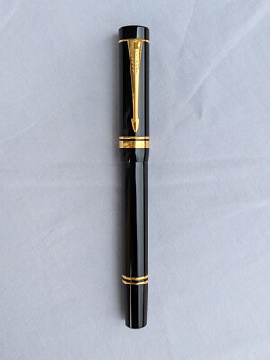 PARKER Duofold International Black Fountain Pen 18K 750 Gold M Nib