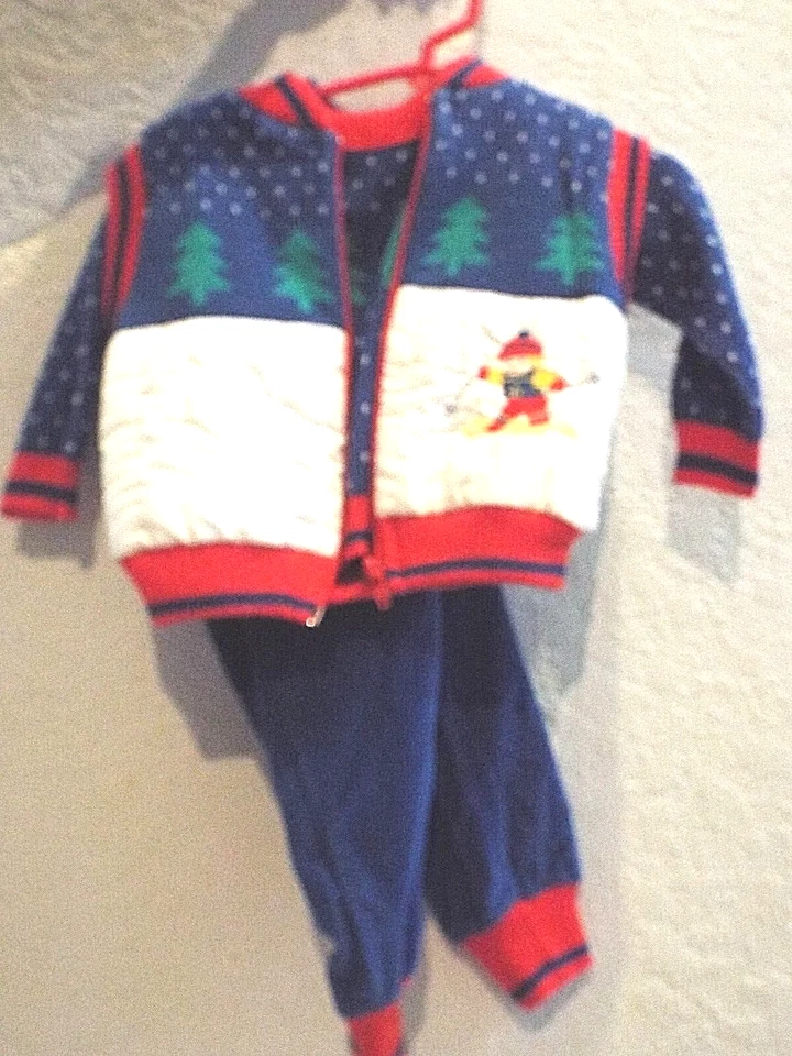 Conjunto de invierno de 3 piezas chaleco pantalones y suéter diseño bordado talla 12M Foto 2 de 4