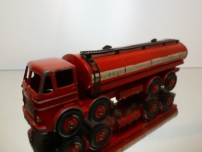DINKY SUPER TOYS  - LEYLAND OCTOPUS  ESSO TANKER   943   - GOOD CONDITION - V29