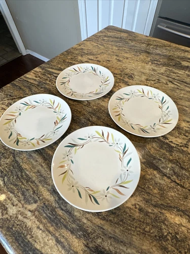 4 Vintage Red Wing Pottery Daisy Chain Salad 7 1/4” Plates Flower Plates 322