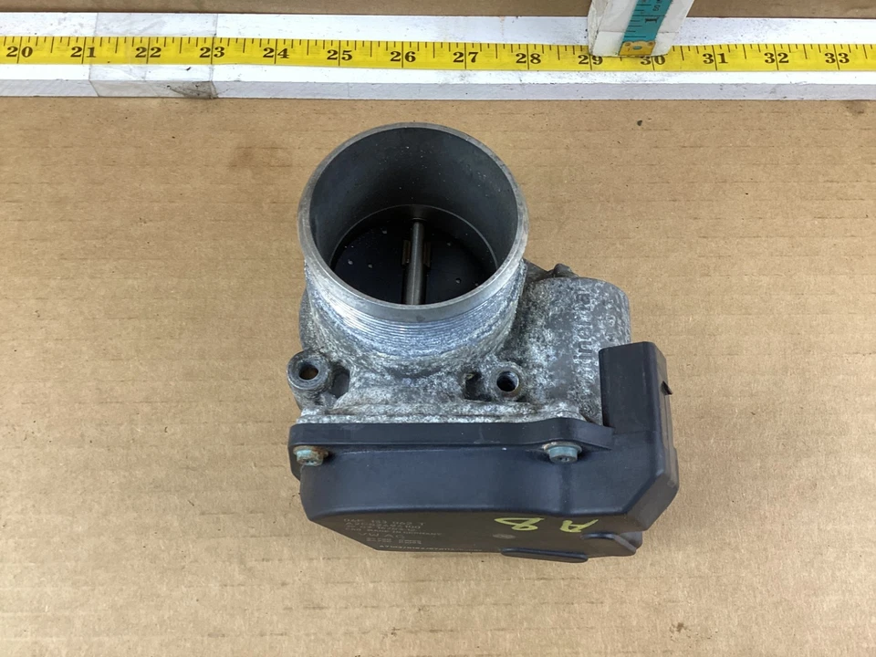 Audi A5 Quattro 2010-2017 2,0 L carrocería del acelerador 06F133062T OEM Foto 2 de 4