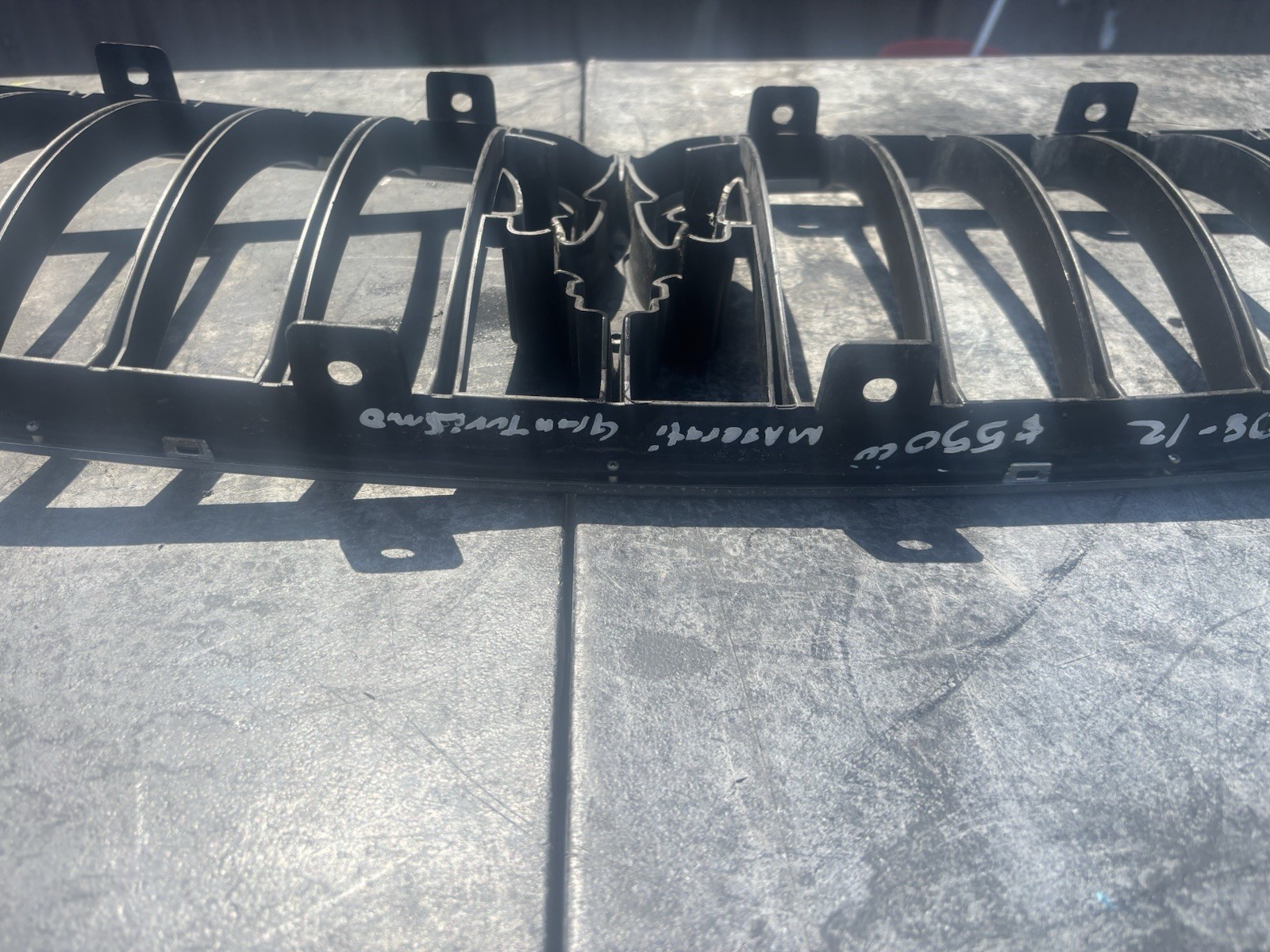 Maserati GranTurismo FRONT Grille P/N 68250900