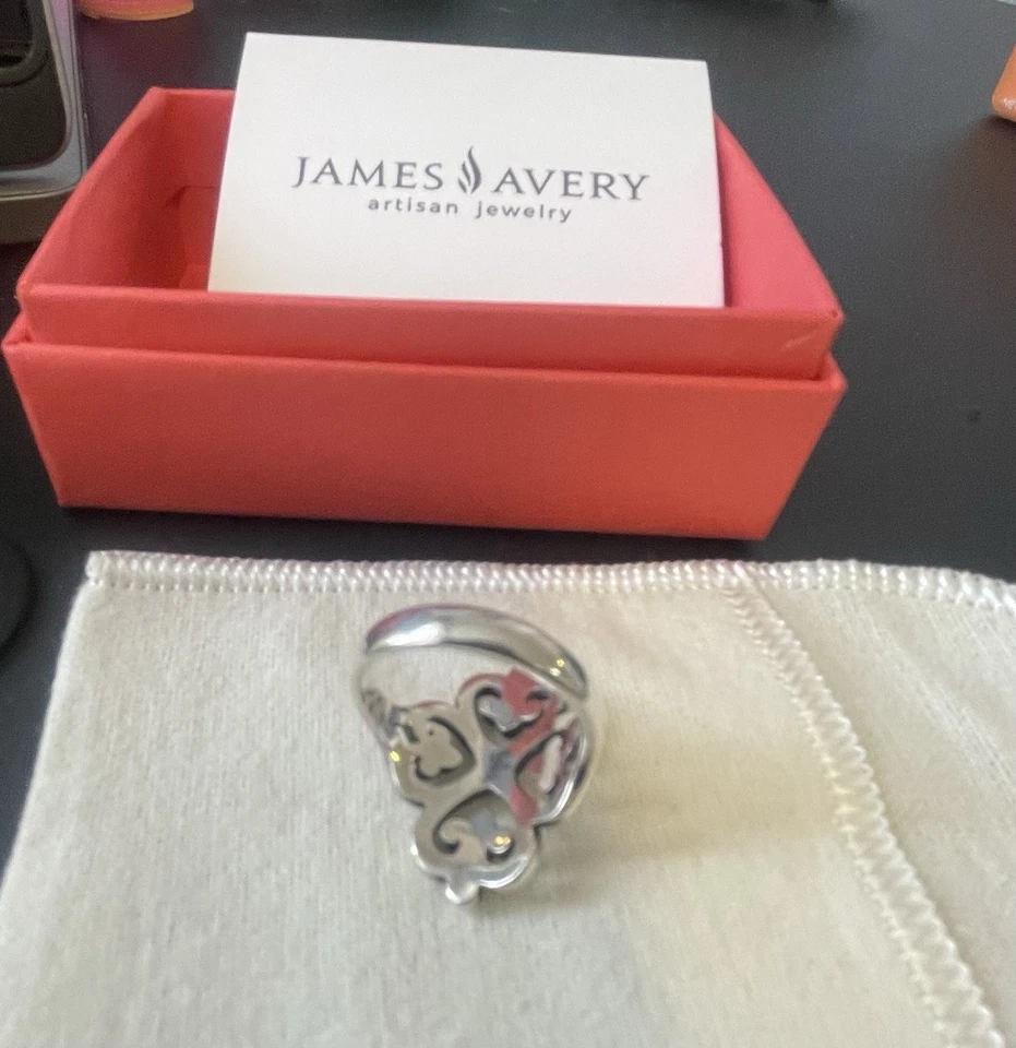 Anillo James Avery Corazones Adornados Plata de Ley • Talla 7. Foto 3 de 4