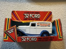 Bank TRUE VALUE 1932 FORD TRU CK PANEL DELIVERY LOCKING COIN BANK 9232