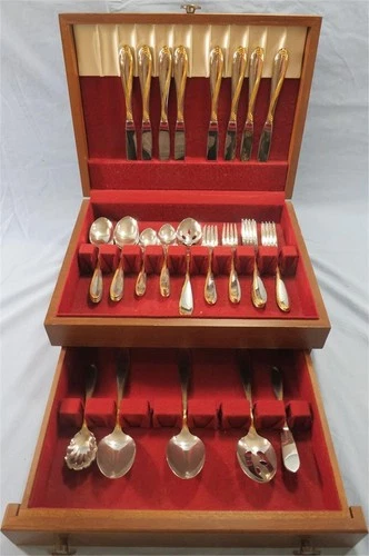49PC ONEIDA GOLDEN CALLA LILY FLATWARE SET SERVICE FOR 8 INCLUDING SERVING W/BOX