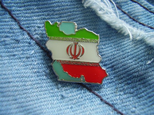 Pin Iran Persien Iranflagge Islam Frieden Freundschaft Mut und Blut Trikolore