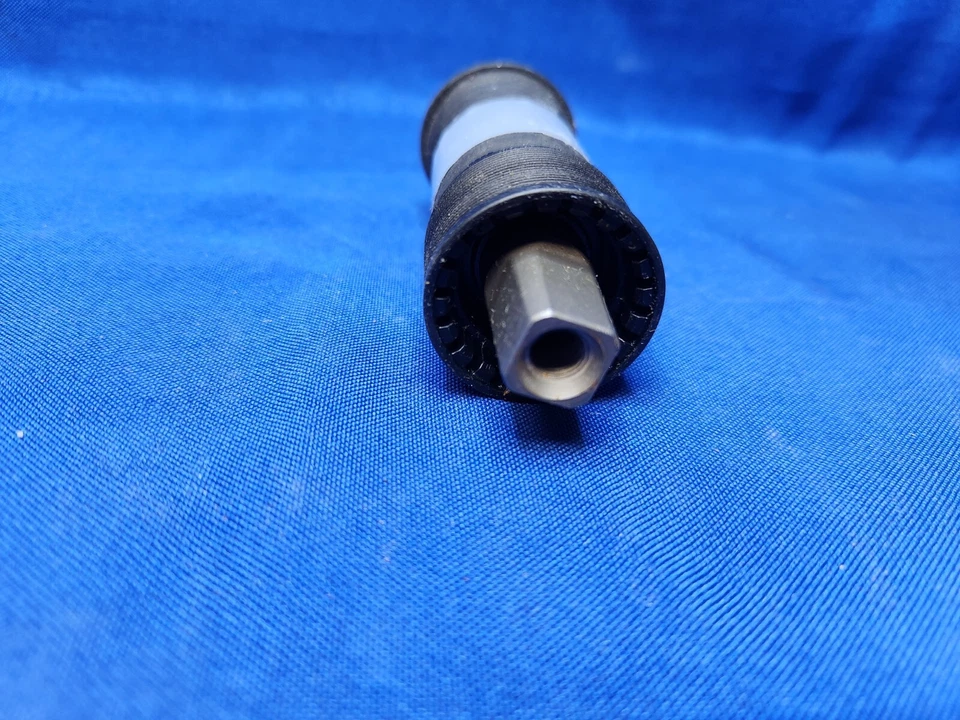 NOS Shimano BB-UN40 BOTTOM BRACKET English 73 x 113mm - Image 4 of 4