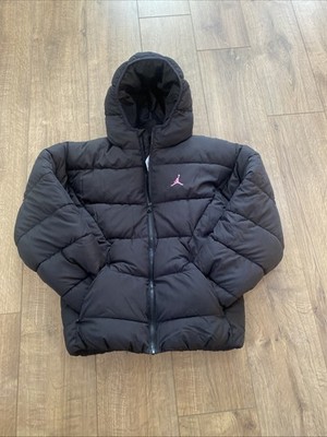 Jordan Essential Kinder Steppjacke. UK Größe 13-15 Jahre 155-159 cm. Schwarz/Pink