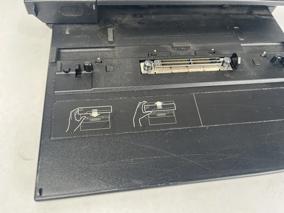 Estación de acoplamiento replicadora de puertos IBM Lenovo ThinkPad P/N 74P6734 Foto 2 de 4