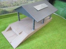KIT BUILT GOODS SHED WITH PLATFORM  00/HO SCALE