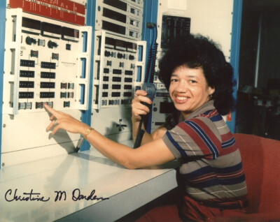 CHRISTINE DARDEN SIGNED 8x10 PHOTO AERONAUTICAL ENGINEER NASA RARE BECKETT BAS