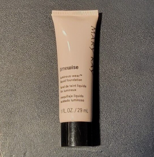 New In Box Mary Kay Timewise Luminous Wear Foundation Ivory 3