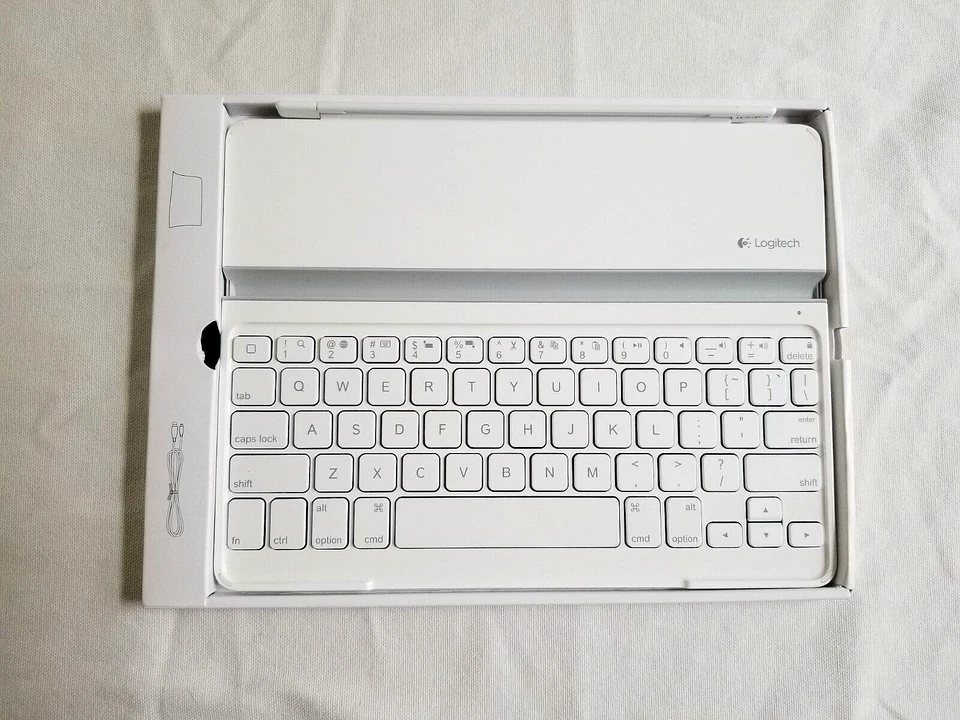 Logitech Ultrathin Keyboard Cover White iPad 2 and iPad 3rd 4th Generation NEW - Image 4 of 4