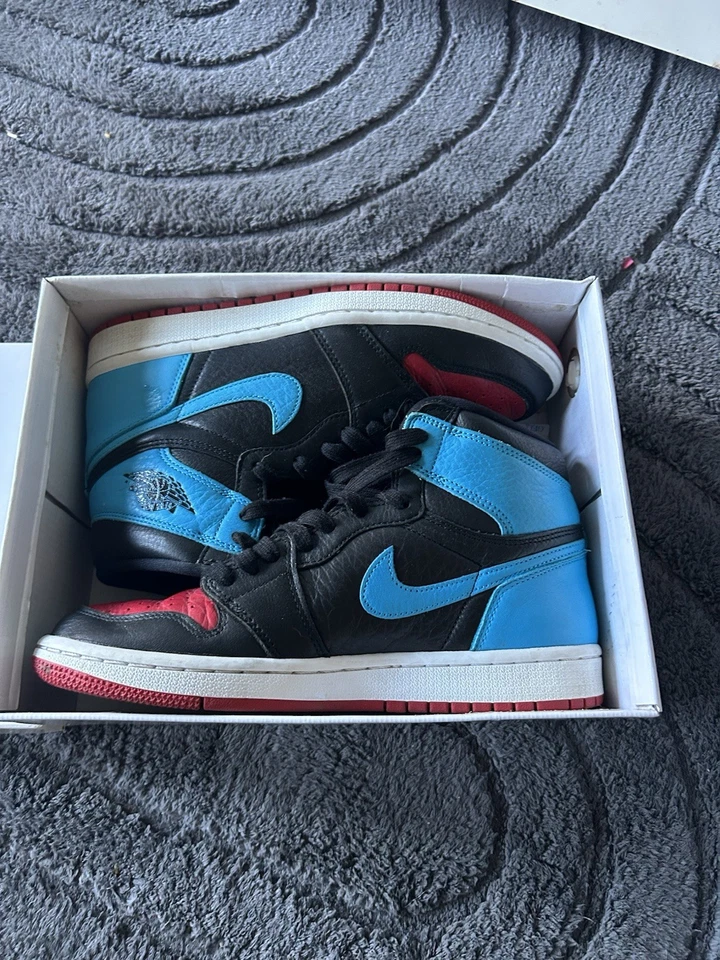 Nike Air Jordan 1, photo 1 of 5