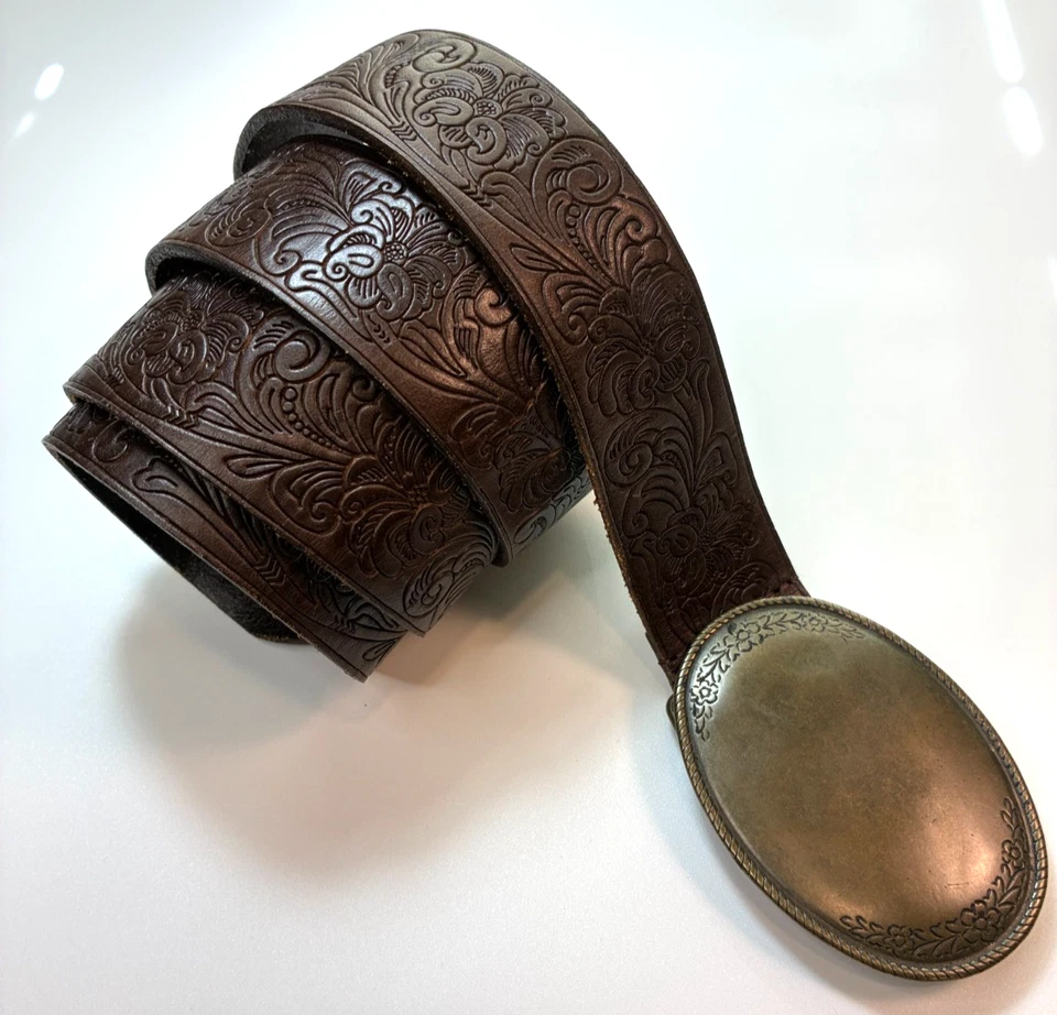 CINTURÓN DE CUERO MARRÓN MECANIZADO de colección se adapta a 38-41 grande Western Y2k vaquera de latón Foto 3 de 4