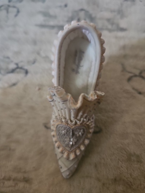 Willow Hall The Bride Shoe,  1999 Minature Decorative Shoe