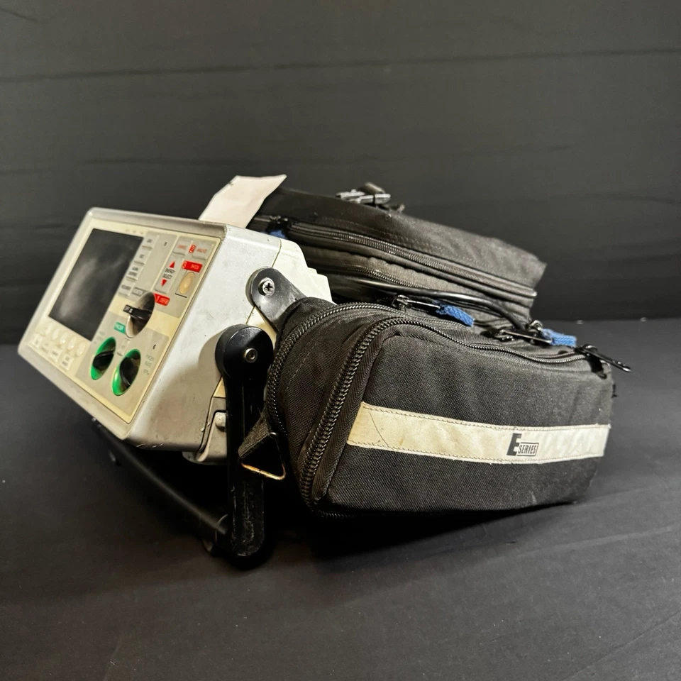 ZOLL E-SERIES 12 Lead Defibrillator Monitor w/ Travel Case and Accessories/cable - Image 3 of 4