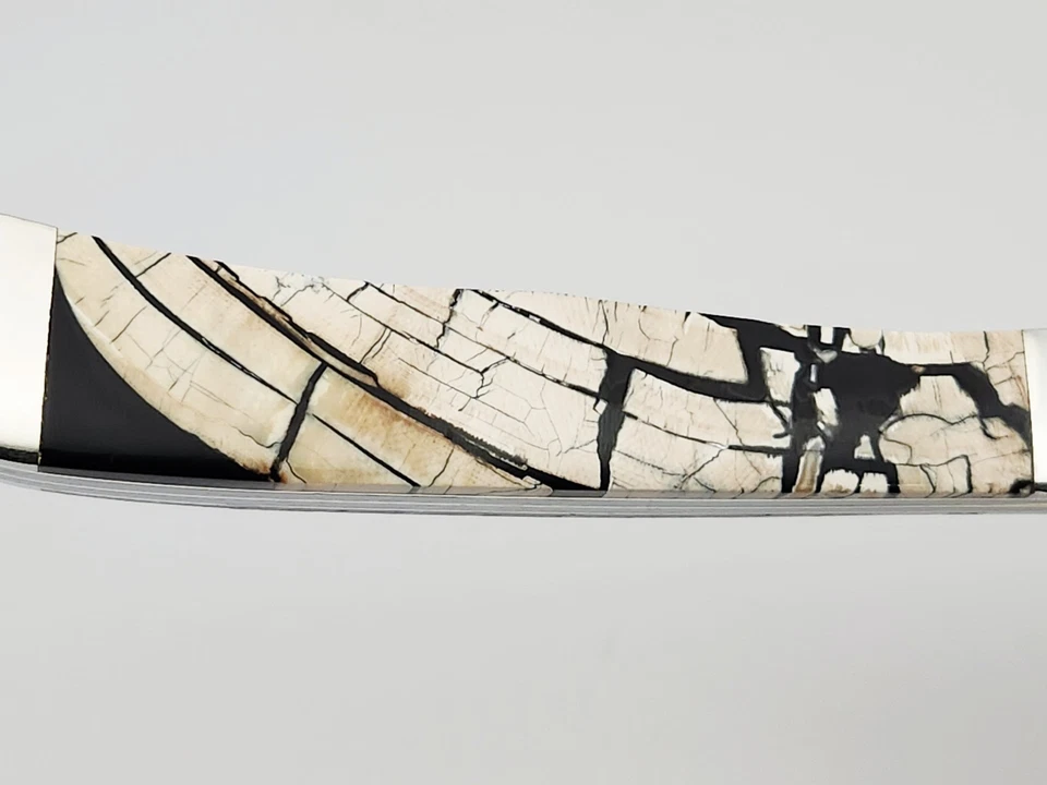 Cuchillo trampero mago Case XX 2025 EE. UU. con asas de hueso exótico natural y púrpura Foto 3 de 4