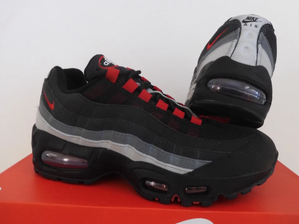 Nike Air Max 95 OG Big Bubble Liverpool FC Masculino Tamanho 5 /Feminino Tamanho 6.5 [HM4830-001] - Imagem 3 de 4