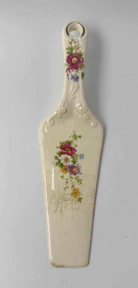 Shabby Chic Porcelain Cake Pie Server with Floral Embossed Handle - Image 2 of 4