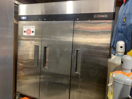 TURBO AIR FREEZER M3F72-3