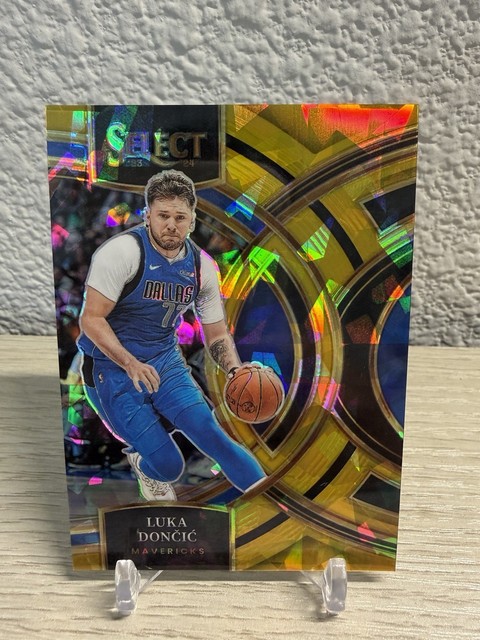 2023-24 Panini Select Premier Level Gold Cracked ice Prizm Luka Dončić /10 CLEAN