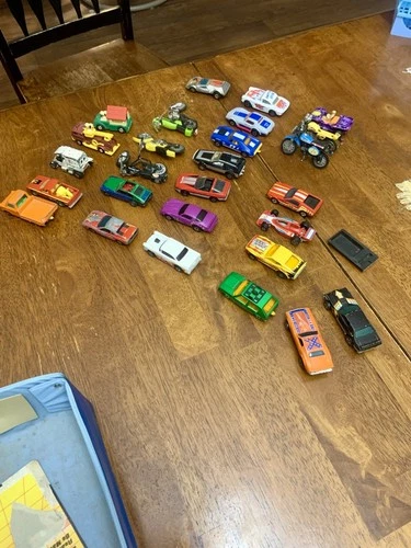 21 VINTAGE MATCHBOX CARS & MOTORCYCLES 70's & 80's WITH CASE ONE OWNER 1:64 LOT