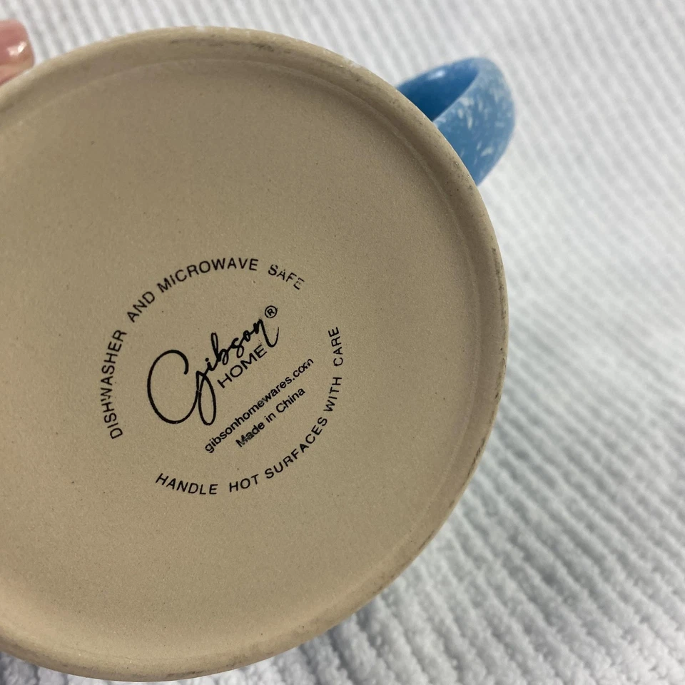 Домашняя керамическая кофейная кружка Gibson с ручкой в виде сердца с синими крапинками и цветочным узором и маргаритками и тюльпанами - Изображение 3 из 4